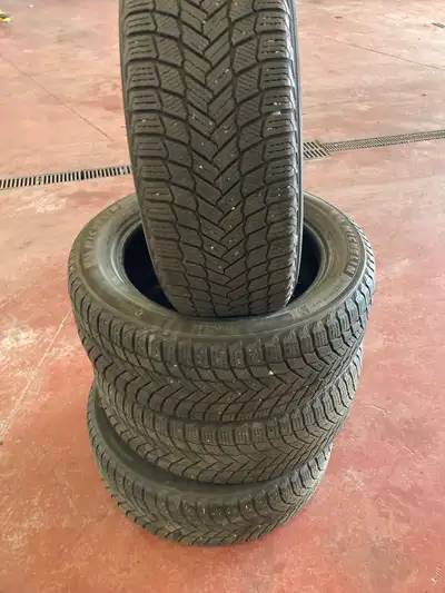 Michelin XIce Snow SUV 235/55R19 available. Excellent condition no punctures, no cuts. 2 tires 8/32”...