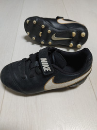 Kids soccer cleats