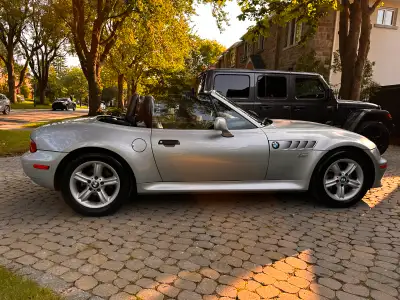 À Vendre : BMW Z3 2.5i Roadster 2000 – 15 000$ CAD ⚙️ 6 cylindres | Automatique | Gris titane métall...