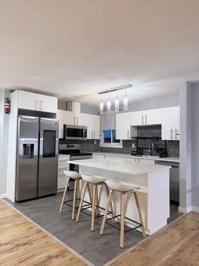 3beds 1bath Parking front door No pet or smoking Close to bus 17and 39 street se Available now Free...
