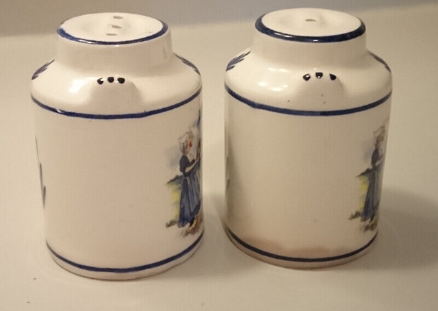 Vintage Rare Delft Blue Milk Can  Shaped Salt & Pepper Shakers in Arts & Collectibles in Oshawa / Durham Region - Image 3