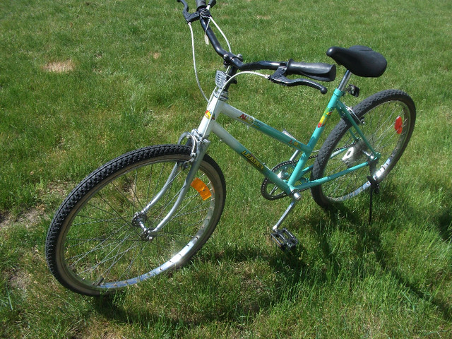 Vélo pour femme dans Randonnée, ville et hybrides  à Saint-Jean-sur-Richelieu - Image 2