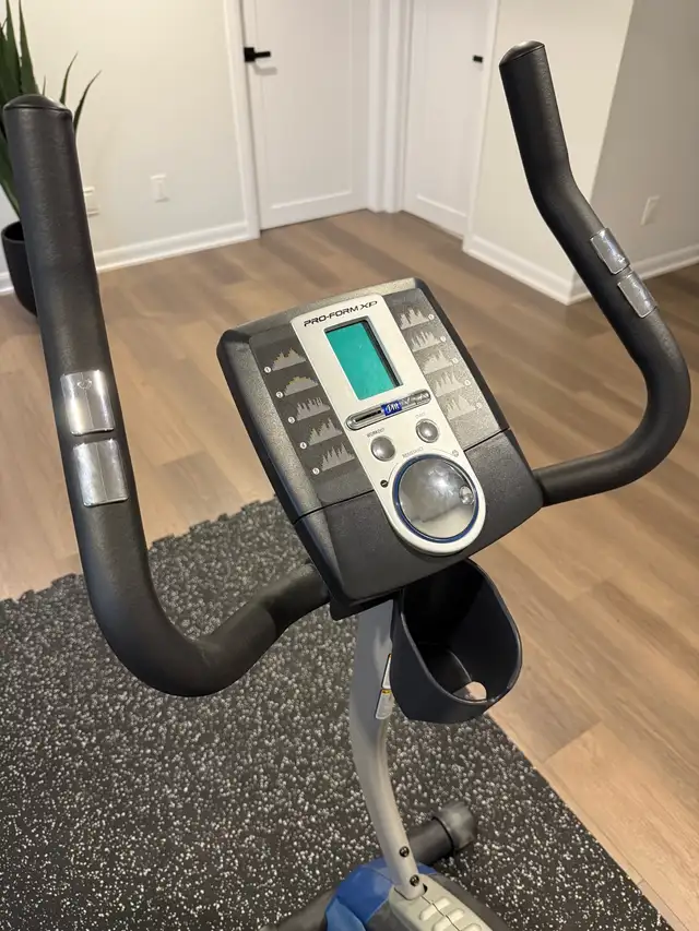 Treadmill and Exercise Bike in Exercise Equipment in Ottawa - Image 7