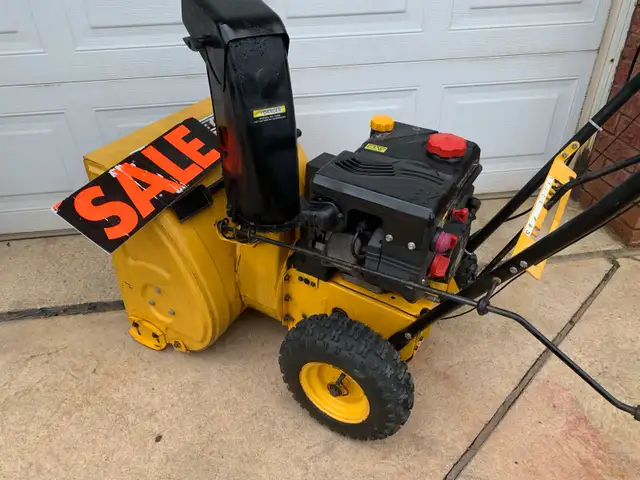 Gas Snowblower in Snowblowers in Mississauga / Peel Region - Image 6