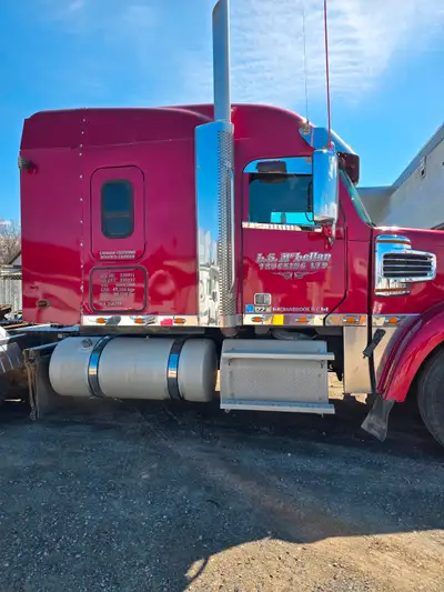 -2017 Freightliner 122SD -Freightliner dealer and Cullen Detroit maintained -one 30 year driver -120...