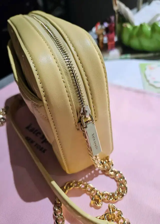 Kate Spade Carey Quilted Leather Camera Bag in a yellow sha in Bags & Luggage in Mississauga / Peel Region - Image 6