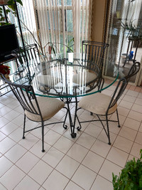 Beautiful Wrought Iron Dining Set (6 chairs)