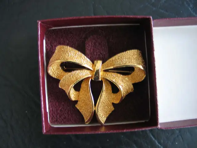 Past Times Gold Coloured Brooch NEW