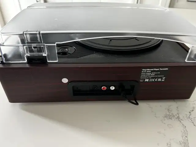 Turntable with built in speakers in Stereo Systems & Home Theatre in Mississauga / Peel Region - Image 5