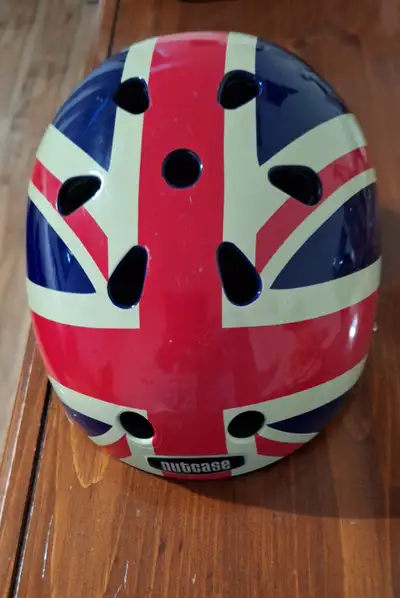 Helmet used, Excellent condion. Adjustable. Complies with Safety Standard. Was used on a e-Bike. Age...