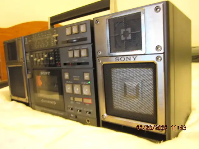 sony cfs-9900 boombox portable stereo in Stereo Systems & Home Theatre in City of Toronto - Image 4