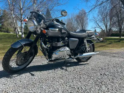 19000km No accidents or issues, anual service Comes with saddle bags, removable windshield and cente...