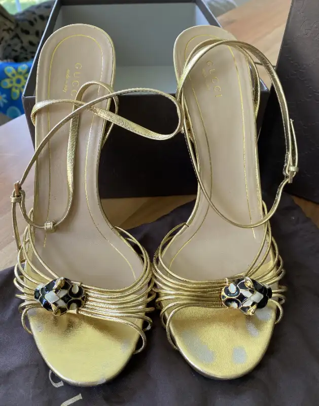 Sandales chics avec tigres en émail de marque Gucci in Women's - Shoes in Granby - Image 7