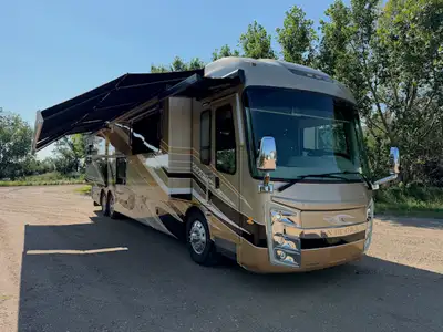 Experience luxury on the road with this pre-owned 2016 Entegra Anthem 42 DEQ, a premium Class A moto...