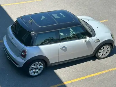 Excellente état, rien a faire, entretien a jour par Mini Laval, 4 pneus neuf Firestone Indy 500 Aucu...