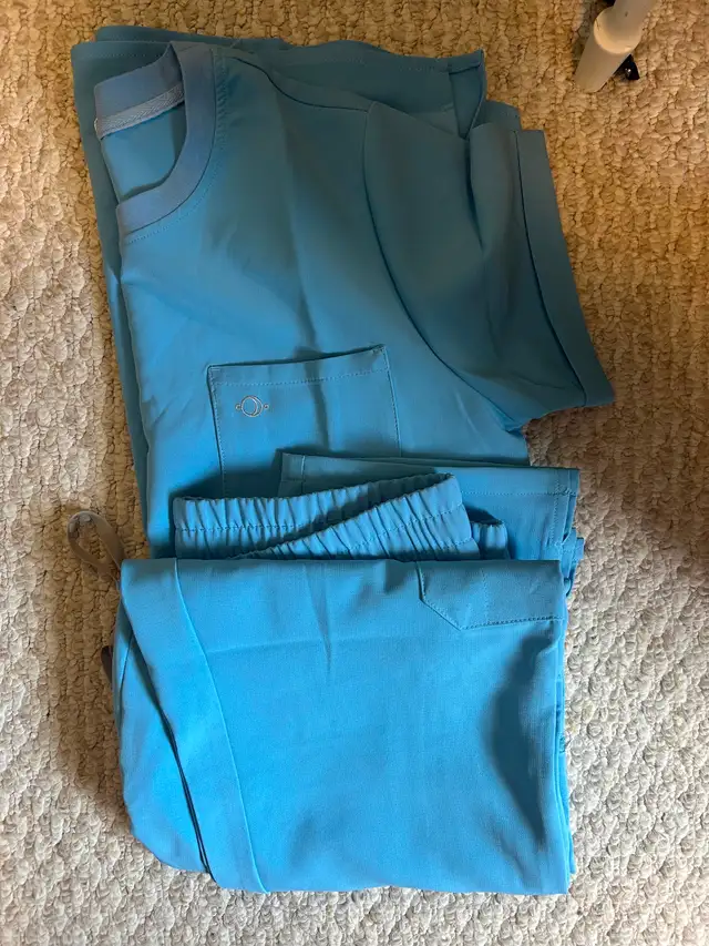New Luuna scrubs - Morning sky in Other in Edmonton - Image 2