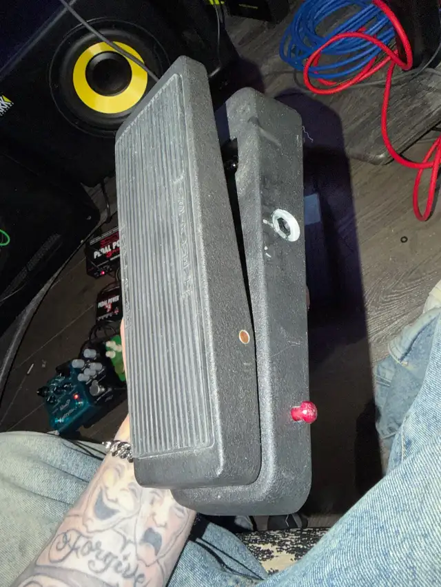 Dunlop Cry Baby 950Q Wah Pedal in Amps & Pedals in Markham / York Region - Image 4