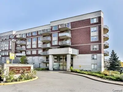 Bright, spacious 1-bedroom corner unit with balcony, garage + driveway and storage. Appliances inclu...