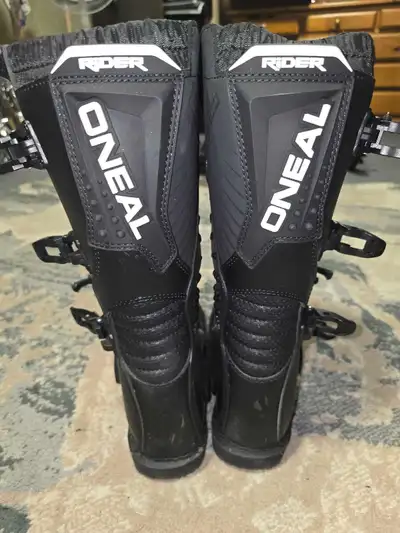 Brand new worn once size 9 motorcross boots. Haven't been broken in yet. Price new 220+tax Make a re...