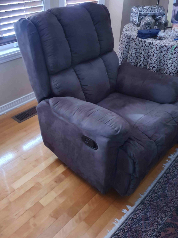 Price Reduced !!!  Chamois Recliner dans Chaises, Fauteuils inclinables  à Laval/Rive Nord