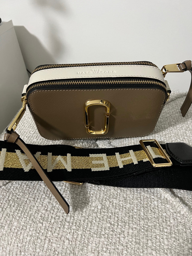Authentic marc jacobs camera bag in Women's - Bags & Wallets in Edmonton