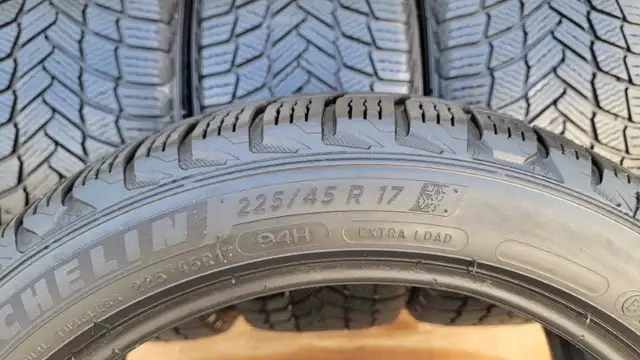 225/45R/17 MICHELIN X ICE SNOW TOIRES IN VERY GOOD CONDITION in Tires & Rims in Dartmouth - Image 4