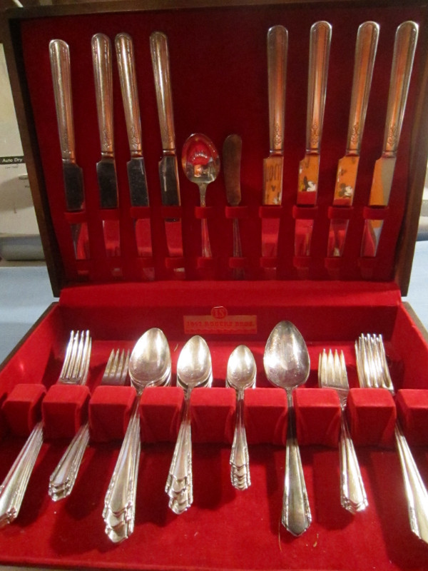 MALIBU silverware set, Service for 8 in Arts & Collectibles in Corner Brook - Image 2