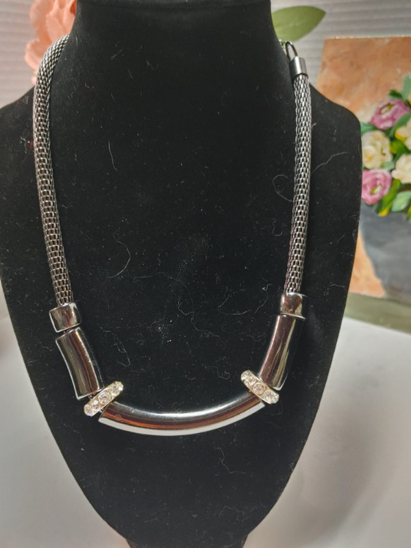 Thick Gun Metal Snake Chain Choker Necklace White Rhinestones in Jewellery & Watches in Brockville - Image 2