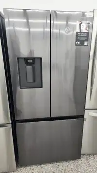 Réfrigérateur inox noir avec machine à eau! Taxes incluses!
