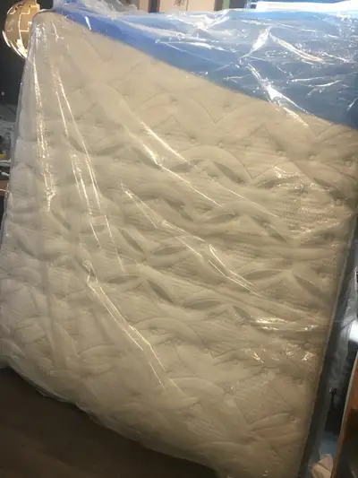Sealy Foxbridge Posturepedic Plus Mattress KS, View more
