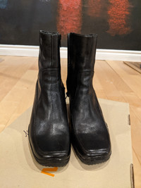Size 6.5 Rockport Women's Real Leather Boots in good condition