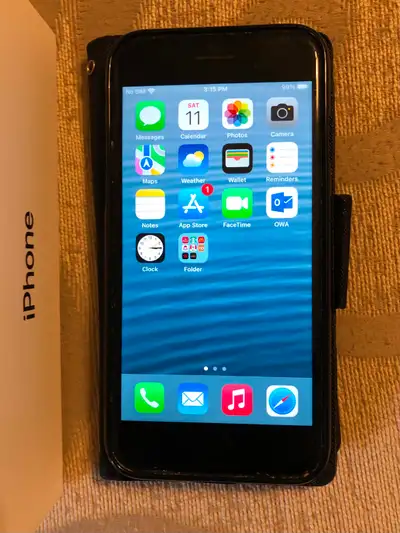 iPhone 7,32GB Unlocked Comes w/box IOS 16.7.16 Battery life 93%, View more