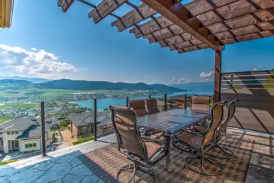 INCREDIBLE HOUSE WITH PANORAMIC LAKE VIEWS-Vernon Area Flexible Lease Start Date September 1st. $395...
