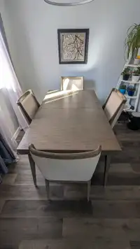 Cottswood dinning table with leaf and 4 oversized chairs 
