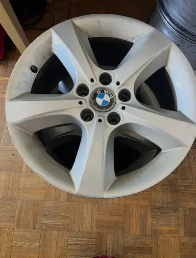 Perfect condition ,Set of OEM 18 inch bmw x5 rims… tire size is 255/55r/18 great condition 400 for t...