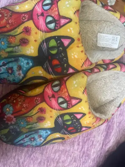New Ladies Size 6 Cat slippers, View more