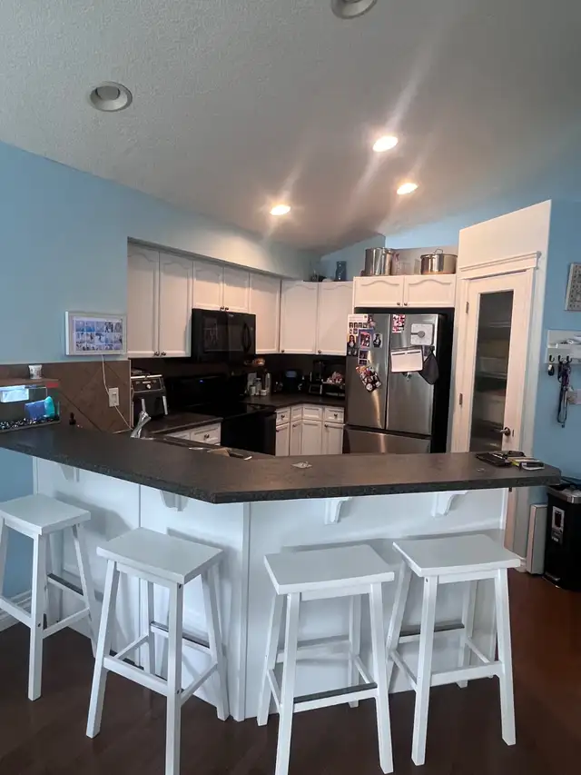 Lady painters Cabinet Refinishing, Painting & Drywall Repair628643536441631215