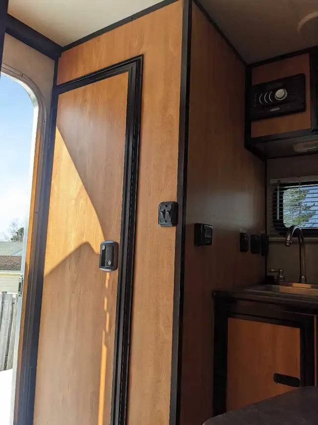 Campeur Porté 2016 Camp Lite 8.5 TC boîte 6.5 pi et camion ford in RVs & Motorhomes in Saguenay - Image 10