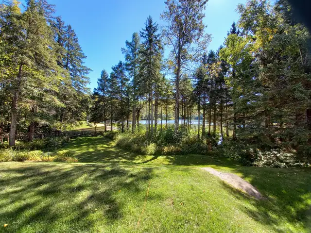 PREMIUM CONDO – AT THE FOOT OF MONT HABITANT / ON THE LAKE SHORE