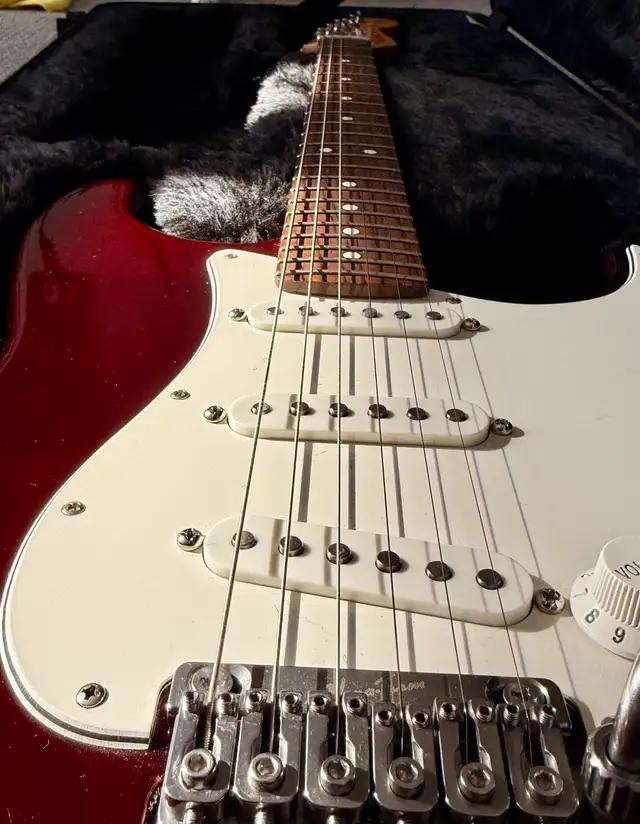 2016 Fender American STD Strat - Bordeaux Metallic (Suhr V63+) in Guitars in Ottawa - Image 6