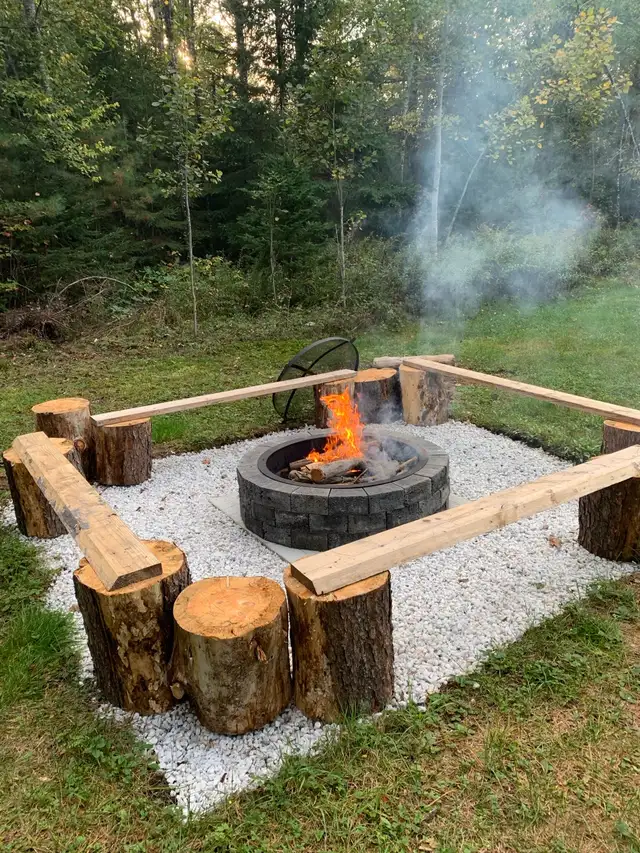 Charming All-Season Cottage Nestled in the Heart of Kazabazua in Quebec in Canada - Image 3