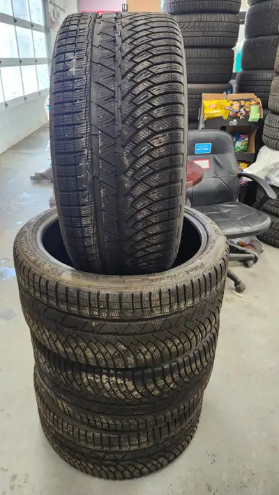 4 pneus Michelin pilot alpin 275/35r20 comme neuf tres peu rouler 9/32 les 4 vaut 400$ du pneu