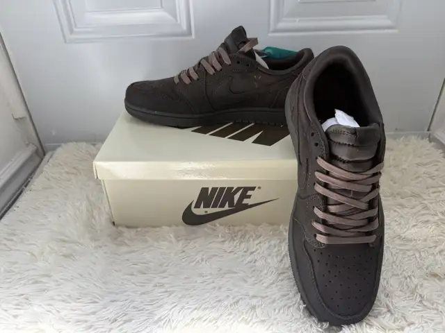 Jordan 1 Retro Low SP Travis Scott Velvet Brown  in Men's Shoes in City of Toronto - Image 3