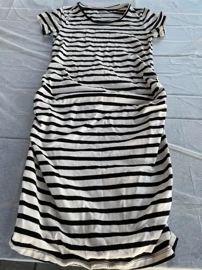 Maternity clothing (many pieces), View more