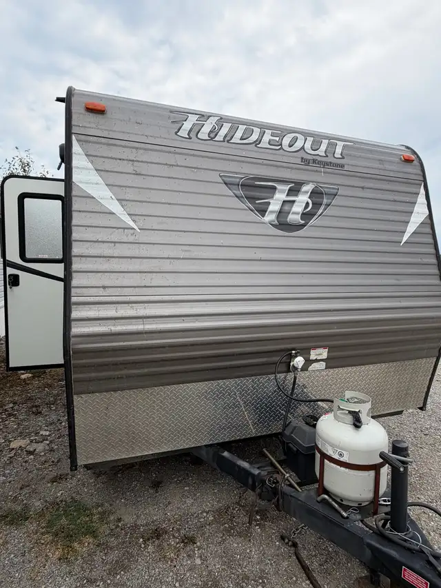 2015 Keystone Hideout 17ft in Travel Trailers & Campers in Cranbrook - Image 6
