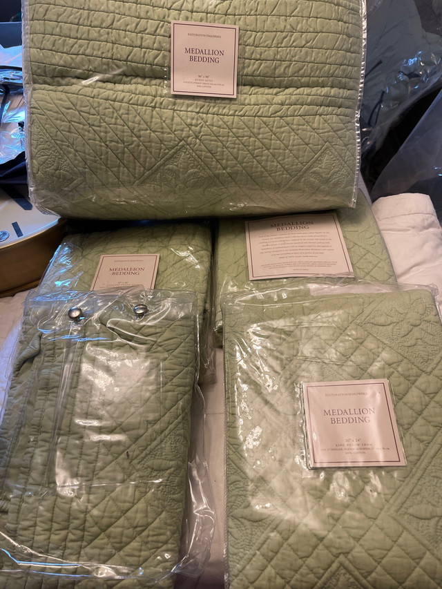 Restoration hardware 5 pc queen bedding set quilt in Bedding in City of Toronto