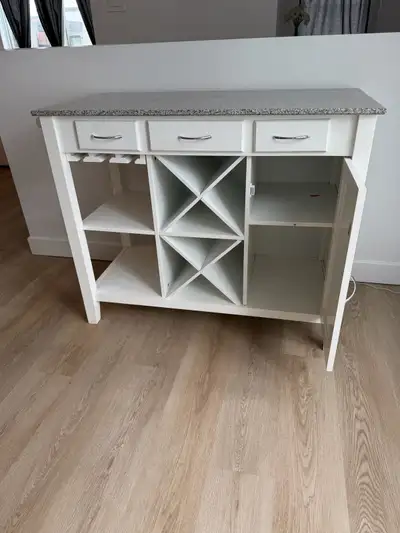 Meuble bar / buffet blanc avec rangement à vin – très propre, View more