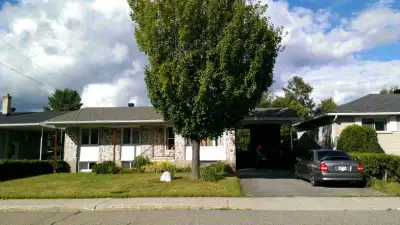 Large Duplex house at 120 Blvd.Riel Hull for sale by owner, well maintained duplex now fully rented...