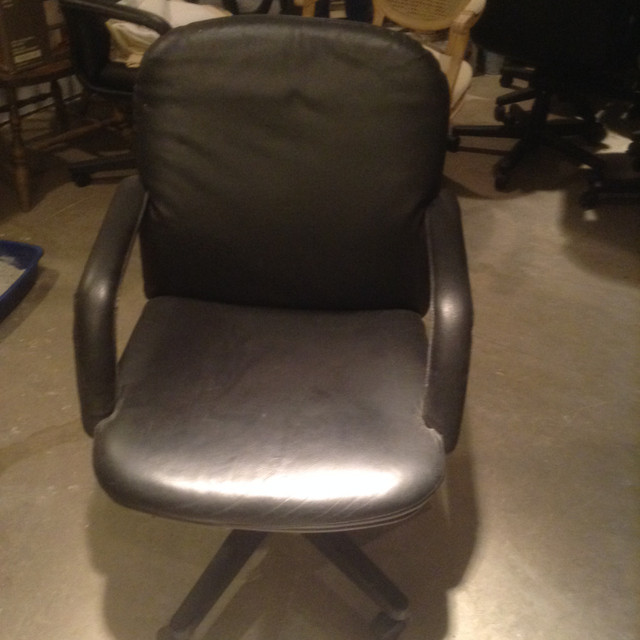 5 Boardroom Black Leather Chairs in Other Business & Industrial in City of Toronto