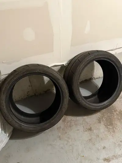 Hi, selling a pair of Nitto NT05R drag radial tires. Size is 305/35/19. They are in 9/10 condition....